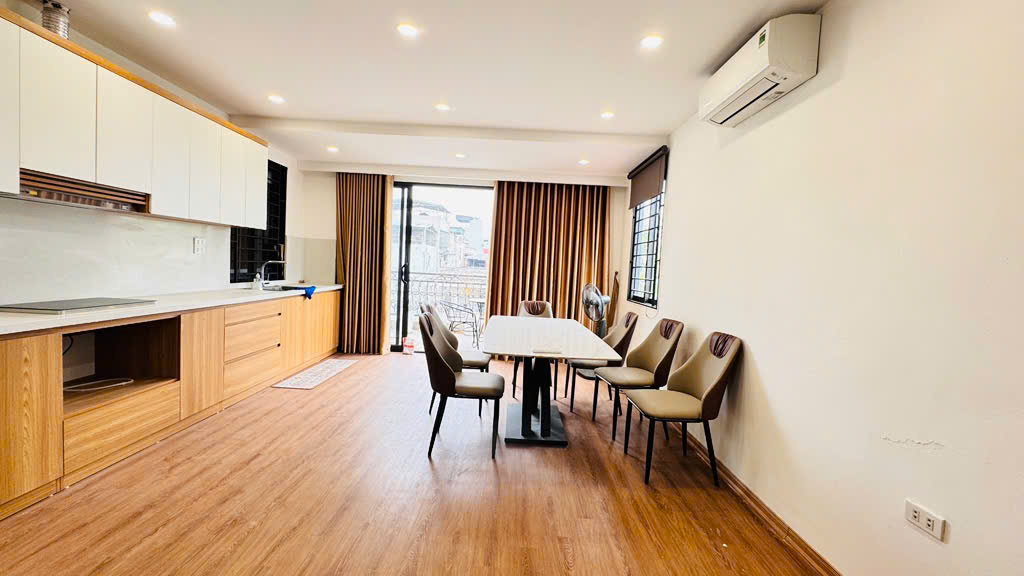 Vị trí vàng: Mặt ngõ Kim Đồng, Hoàng Mai, HN 58m², 5 tầng cách 1 nhà ra Mặt Phố, trung tâm giao thương, kinh doanh sầm uất.
